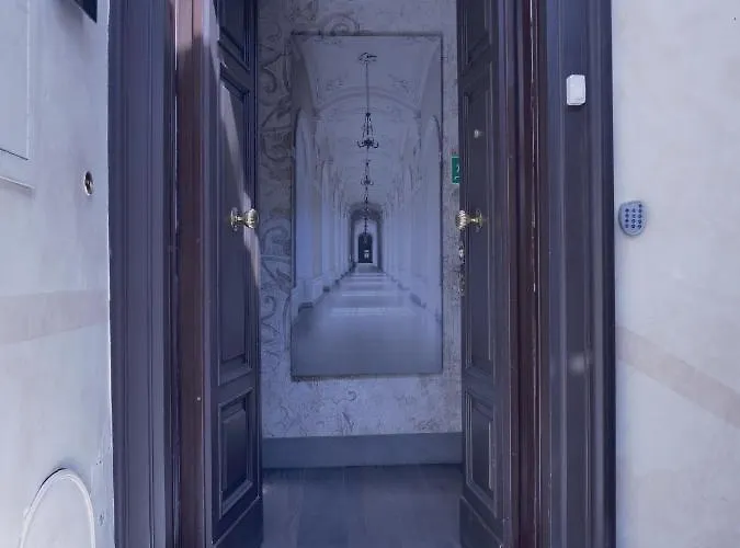 Helmirage Piazza Di Spagna Pensjonat 4*